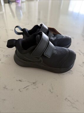 Nike Toddler Star Runner 3 Black infant shoes two Velcro straps 4C NEW
